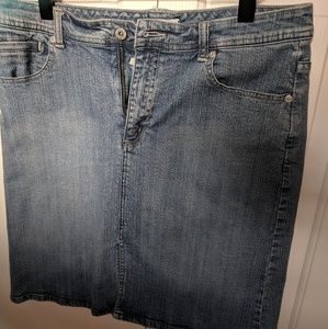 Chico's Platinum Marquis denim skirt